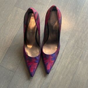 Worn once Nine West heels size 7, 3-3.5 inches